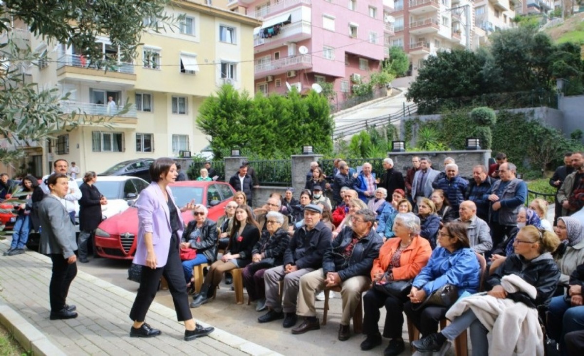 şkan Kınay, mahalle mahalle gezip vatandaşın sorunlarını dinledi