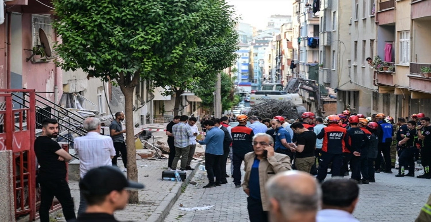 İstanbul Bahçelievler'de bina çöktü!