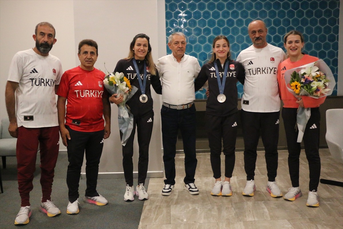 Paris 2024 Olimpiyat Oyunları'nda mücadele eden milli sporcular, yurda döndü. İstanbul...