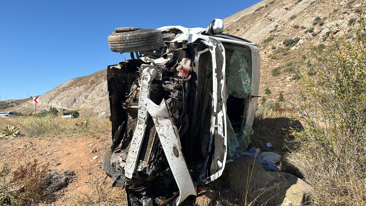 Sivas'ta meydana gelen trafik kazasında 6 kişi yaralandı.