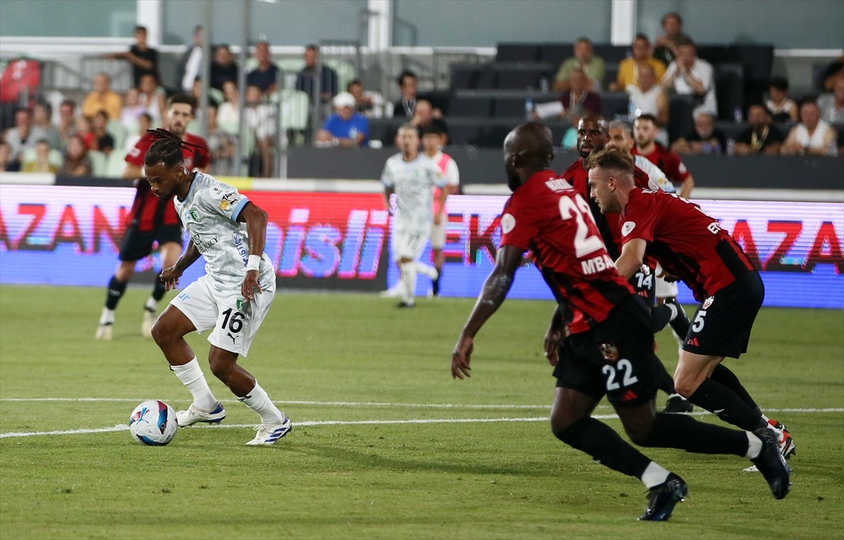 Trendyol Süper Lig'in ilk haftasında Sipay Bodrum FK ile Gaziantep FK takımları Bodrum İlçe...