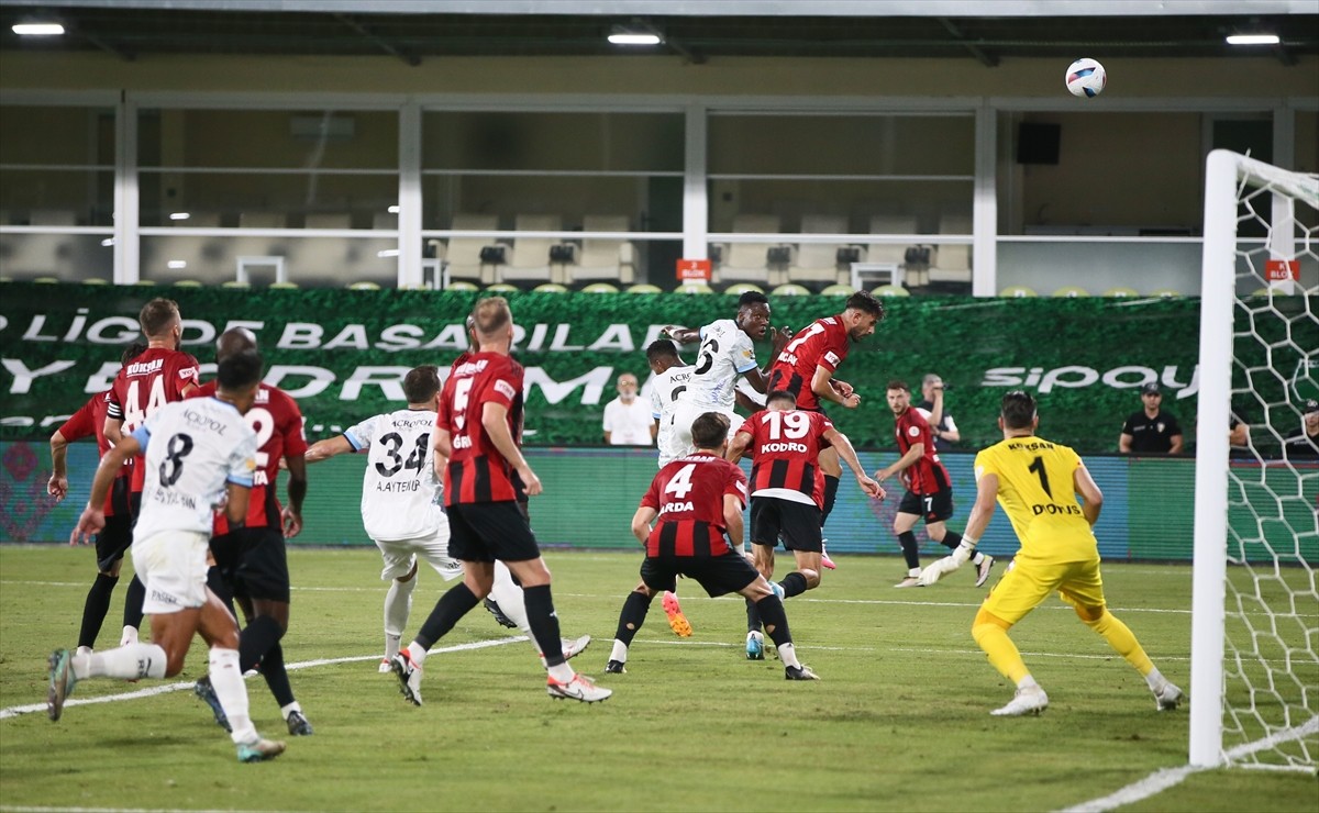 Trendyol Süper Lig'in ilk haftasında Sipay Bodrum FK ile Gaziantep FK takımları Bodrum İlçe...