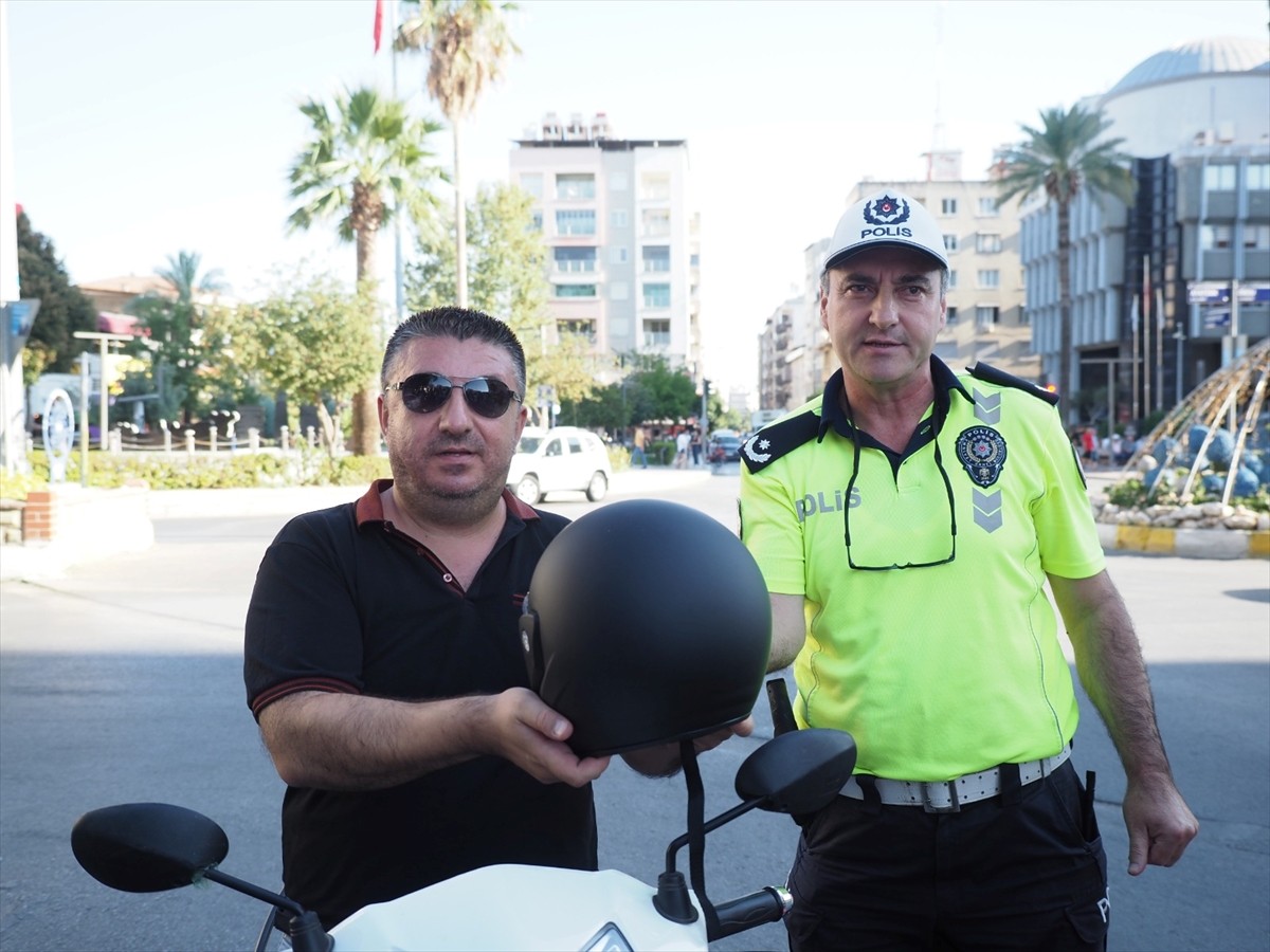 Aydın'ın Nazilli ilçesinde Nazilli Trafik Denetleme Büro Amirliği tarafından, Belediye Meydanı'nda...