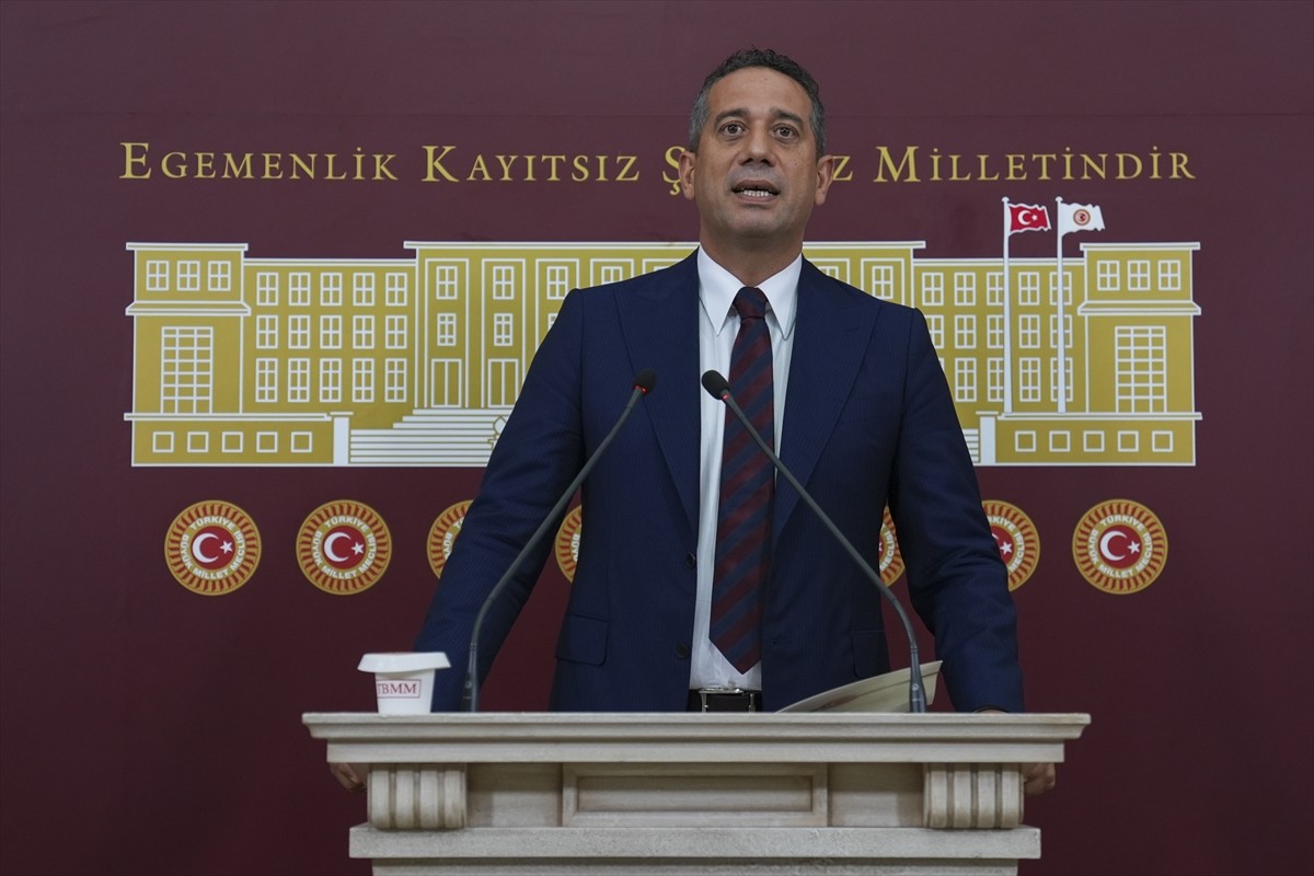 Cumhuriyet Halk Partisi (CHP) Grup Başkanvekili Ali Mahir Başarır, TBMM'de düzenlediği basın...