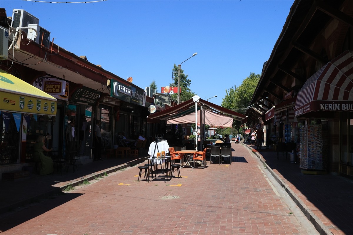 Edirne, Kırklareli ve Tekirdağ'da sıcak hava yaşamı olumsuz etkiliyor. Edirne'de, sıcak hava...