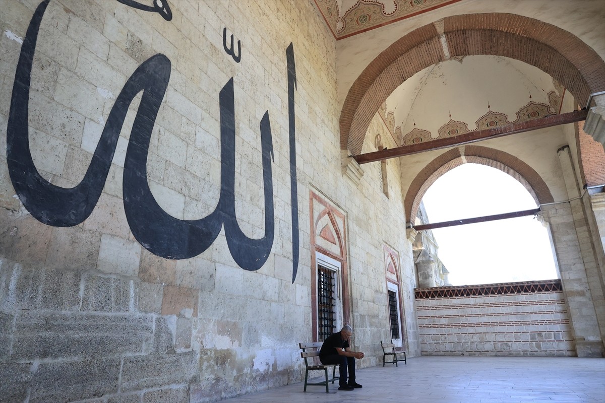 Edirne, Kırklareli ve Tekirdağ'da sıcak hava yaşamı olumsuz etkiliyor. Edirne'de, sıcak hava...