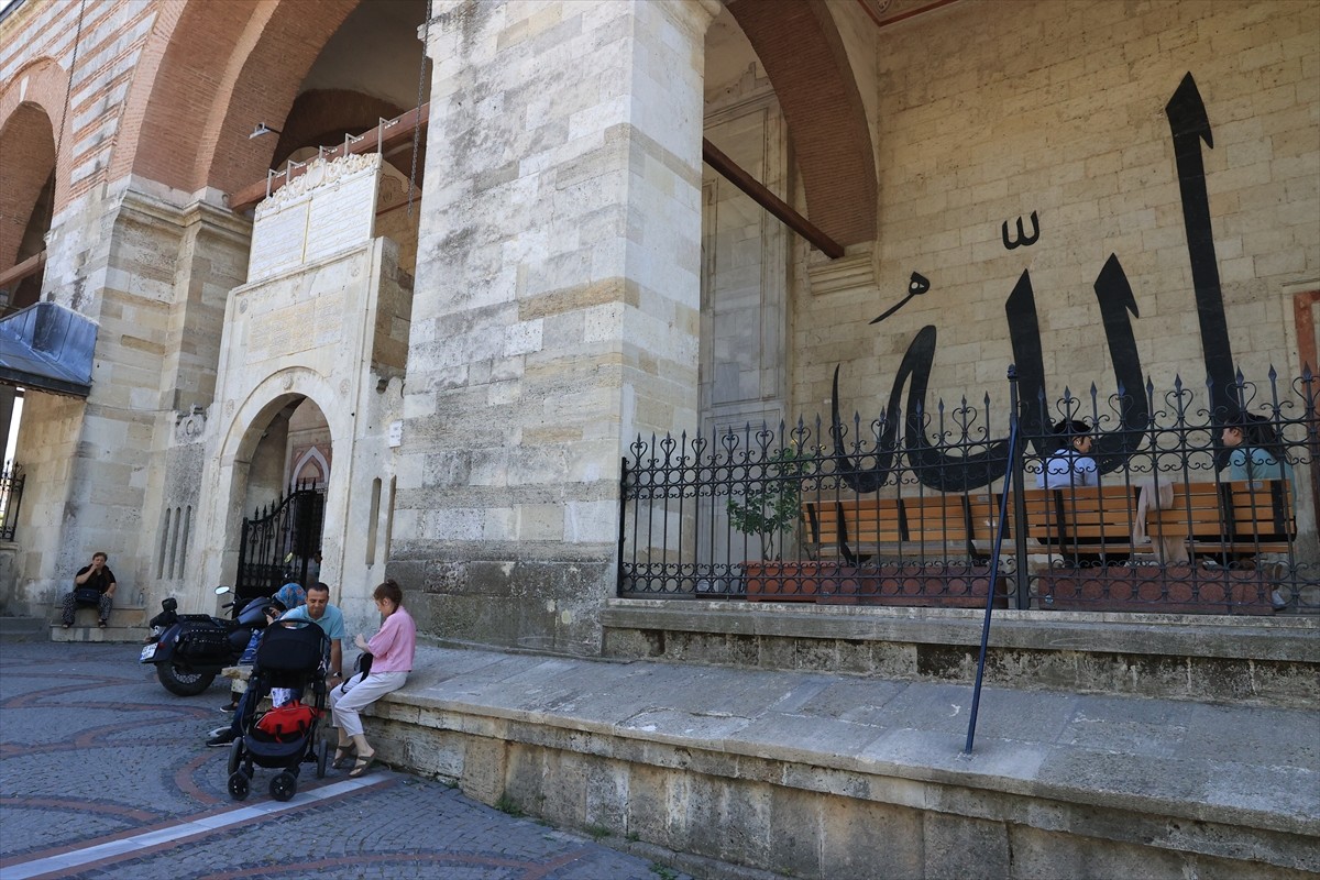 Edirne, Kırklareli ve Tekirdağ'da sıcak hava yaşamı olumsuz etkiliyor. Edirne'de, sıcak hava...