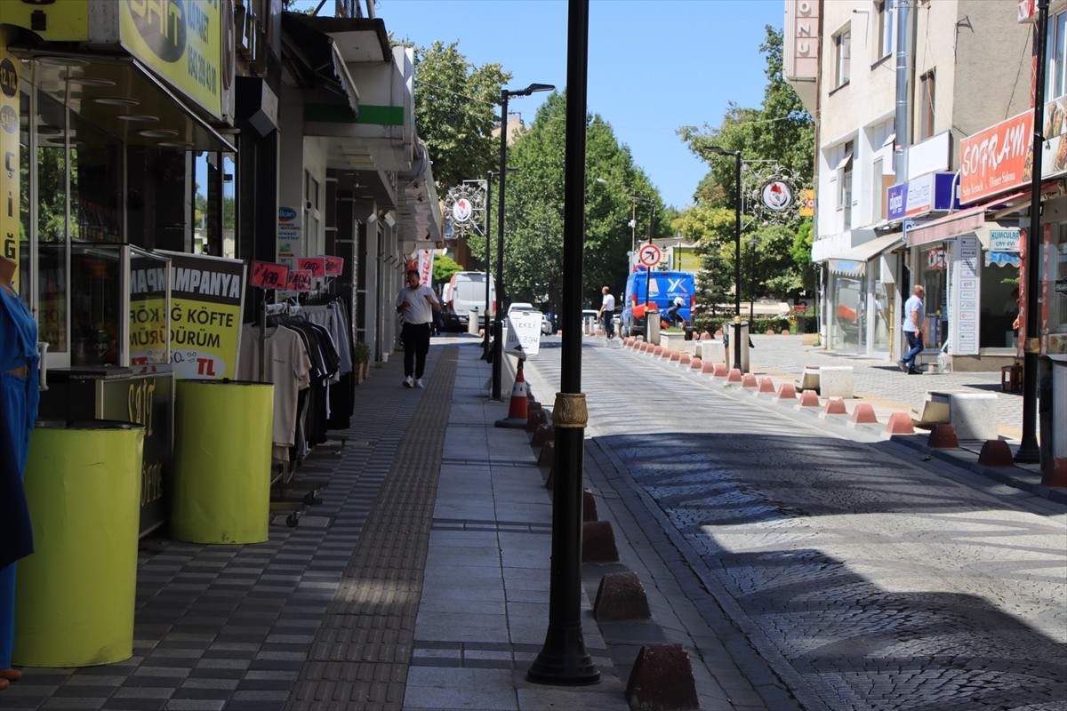 Edirne, Kırklareli ve Tekirdağ'da sıcak hava yaşamı olumsuz etkiliyor. Kırklareli'nde hava...