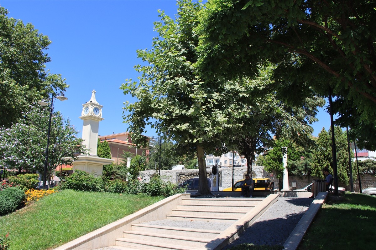 Edirne, Kırklareli ve Tekirdağ'da sıcak hava yaşamı olumsuz etkiliyor. Kırklareli'nde hava...