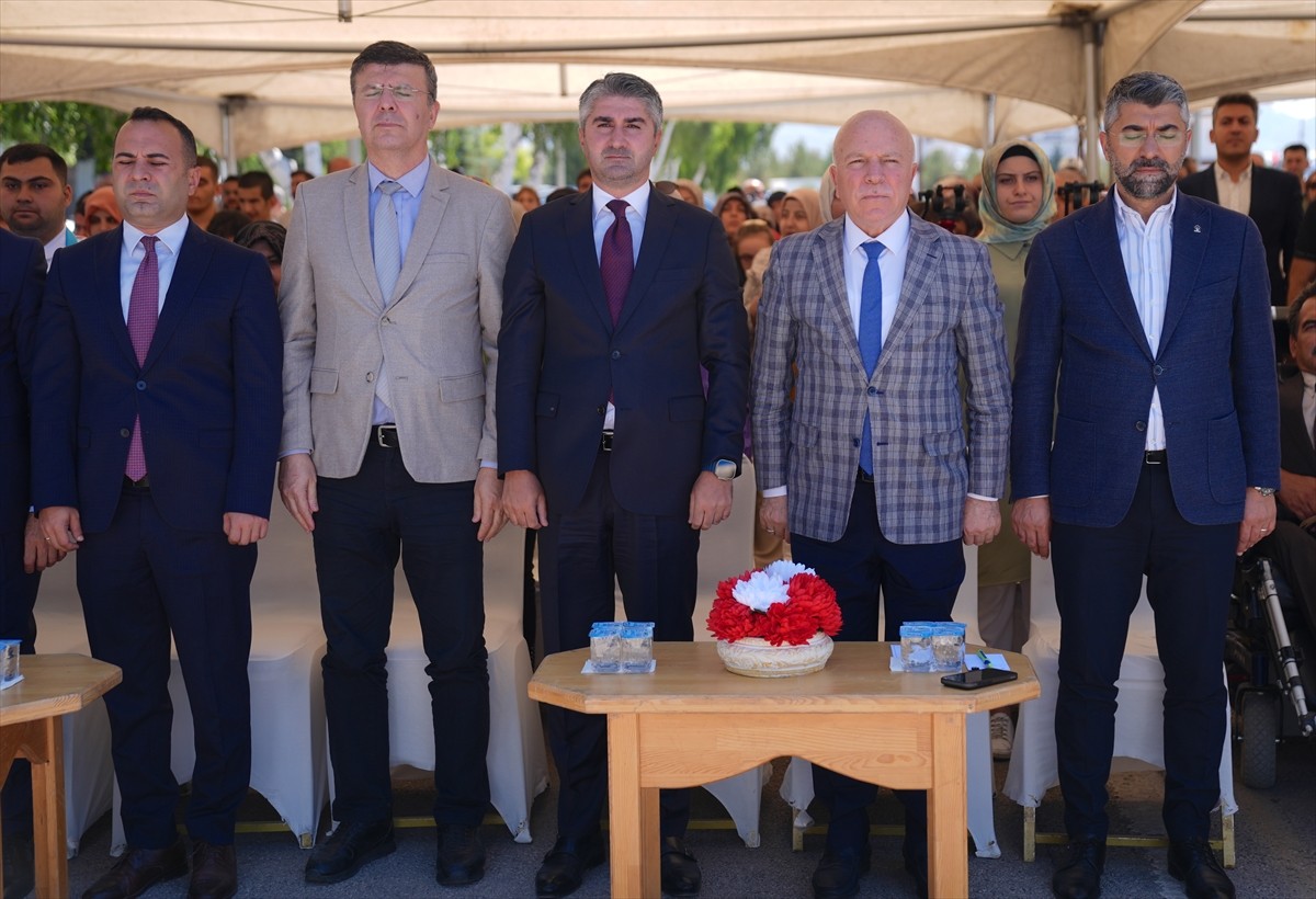 Erzurum Büyükşehir Belediyesince otizmli ve down sendromlu bireylerin istihdam edildiği...