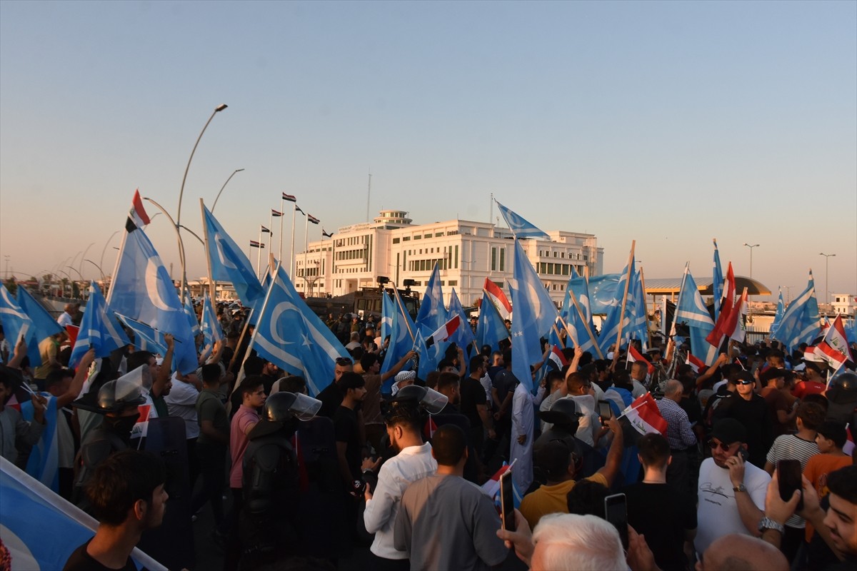 Irak'ın Kerkük kentinde Türkmenler, Irak Türkmen Cephesi'nin (ITC) çağrısı üzerine Kürdistan...