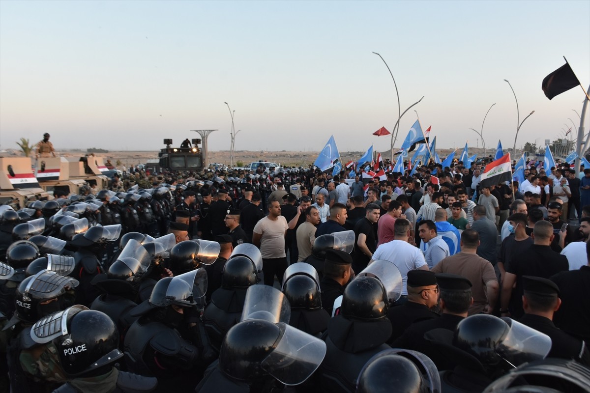 Irak'ın Kerkük kentinde Türkmenler, Irak Türkmen Cephesi'nin (ITC) çağrısı üzerine Kürdistan...