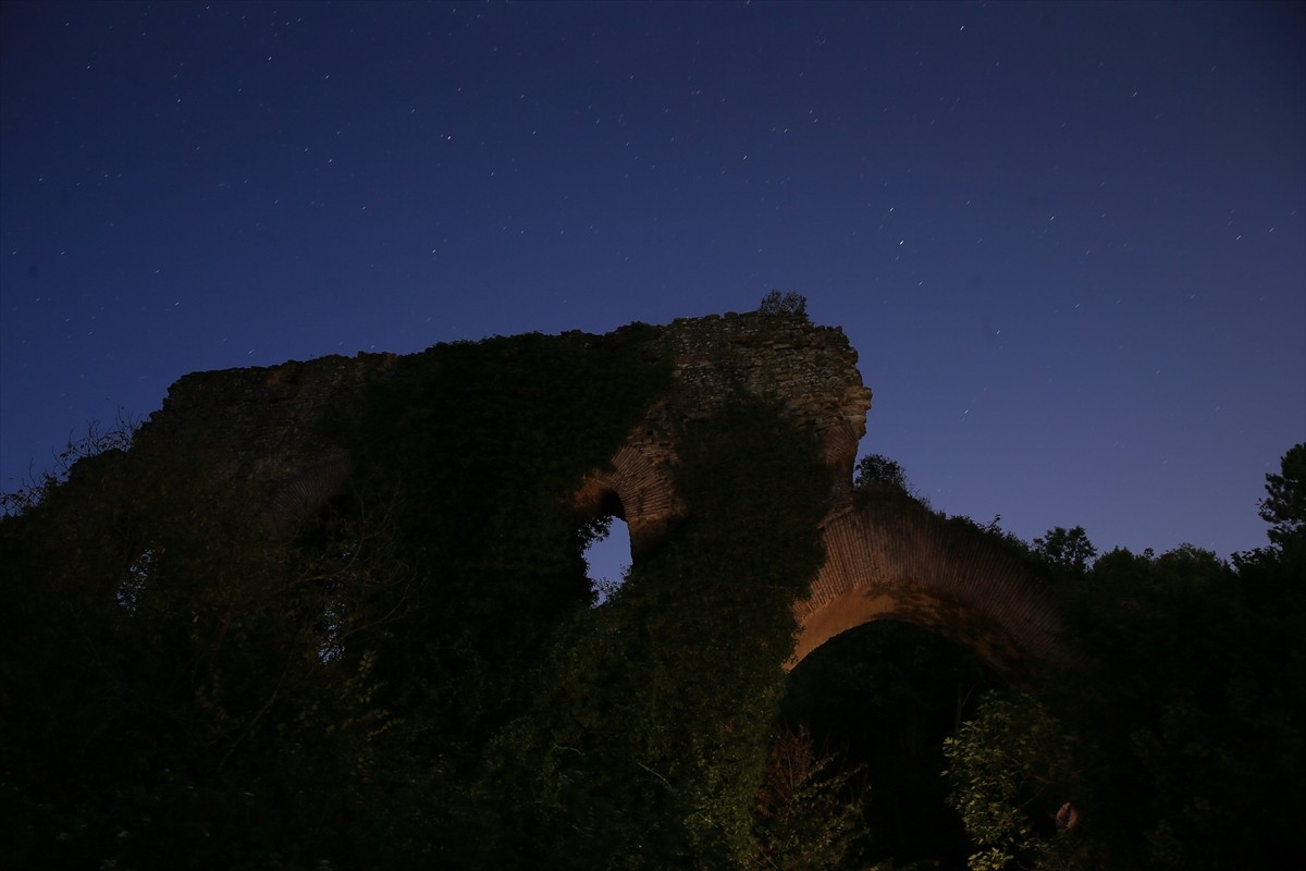 Kocaeli'nin İzmit ilçesindeki antik su kemerinde "Perseid meteor yağmuru" gözlemlendi. Milattan...