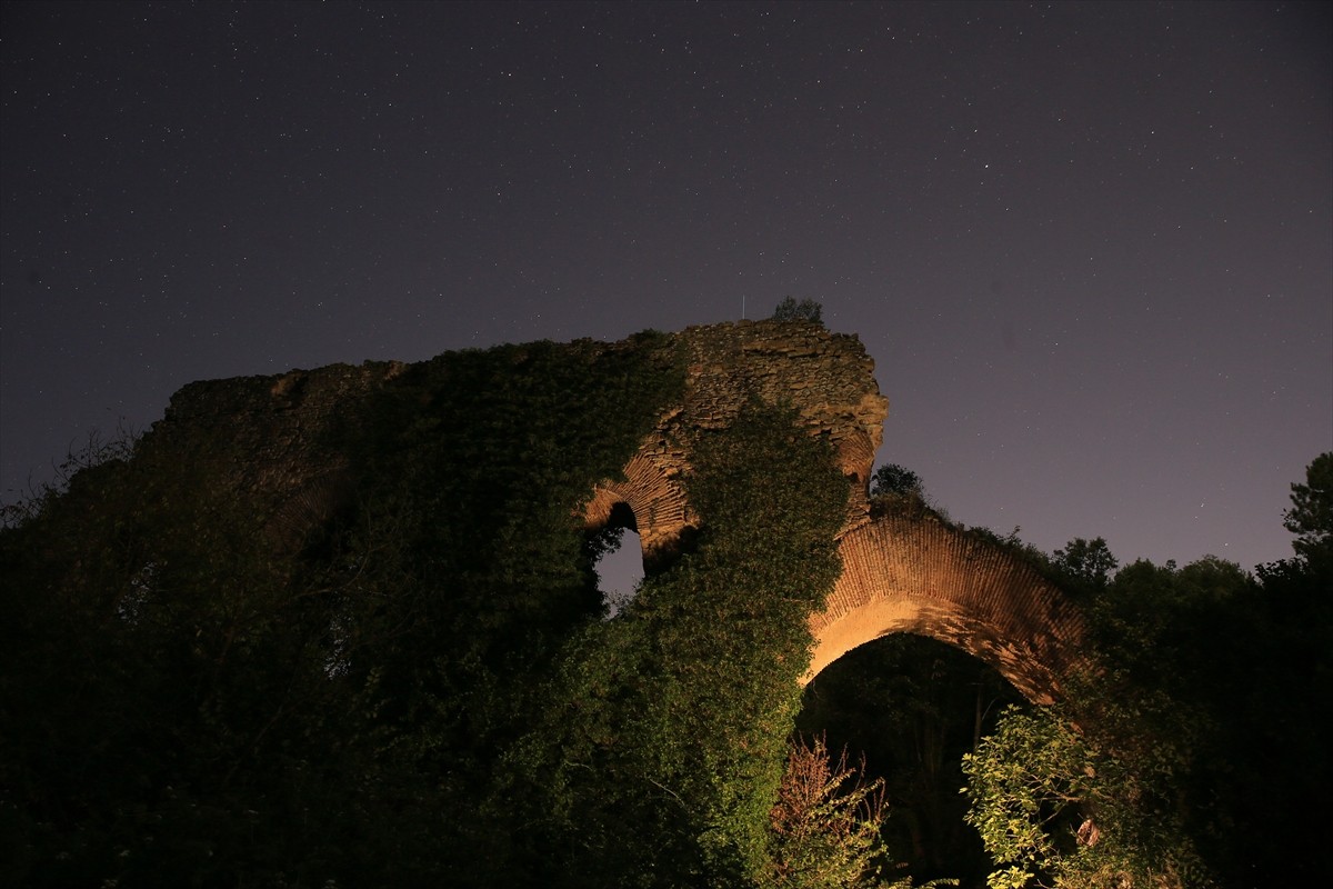 Kocaeli'nin İzmit ilçesindeki antik su kemerinde "Perseid meteor yağmuru" gözlemlendi. Milattan...