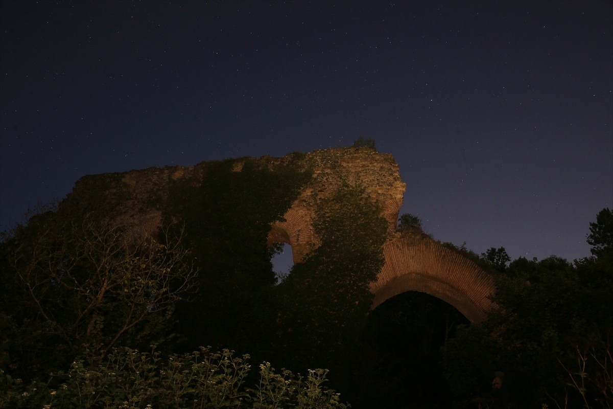 Kocaeli'nin İzmit ilçesindeki antik su kemerinde "Perseid meteor yağmuru" gözlemlendi. Milattan...