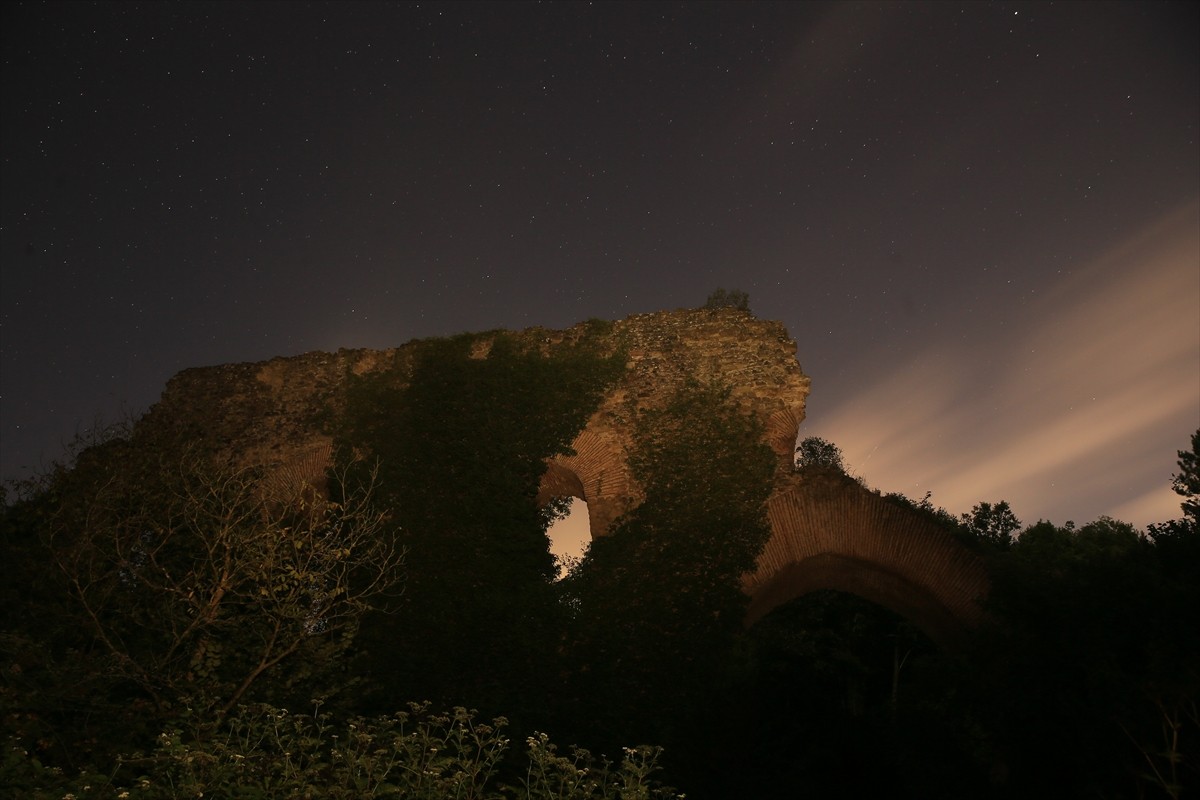 Kocaeli'nin İzmit ilçesindeki antik su kemerinde "Perseid meteor yağmuru" gözlemlendi. Milattan...