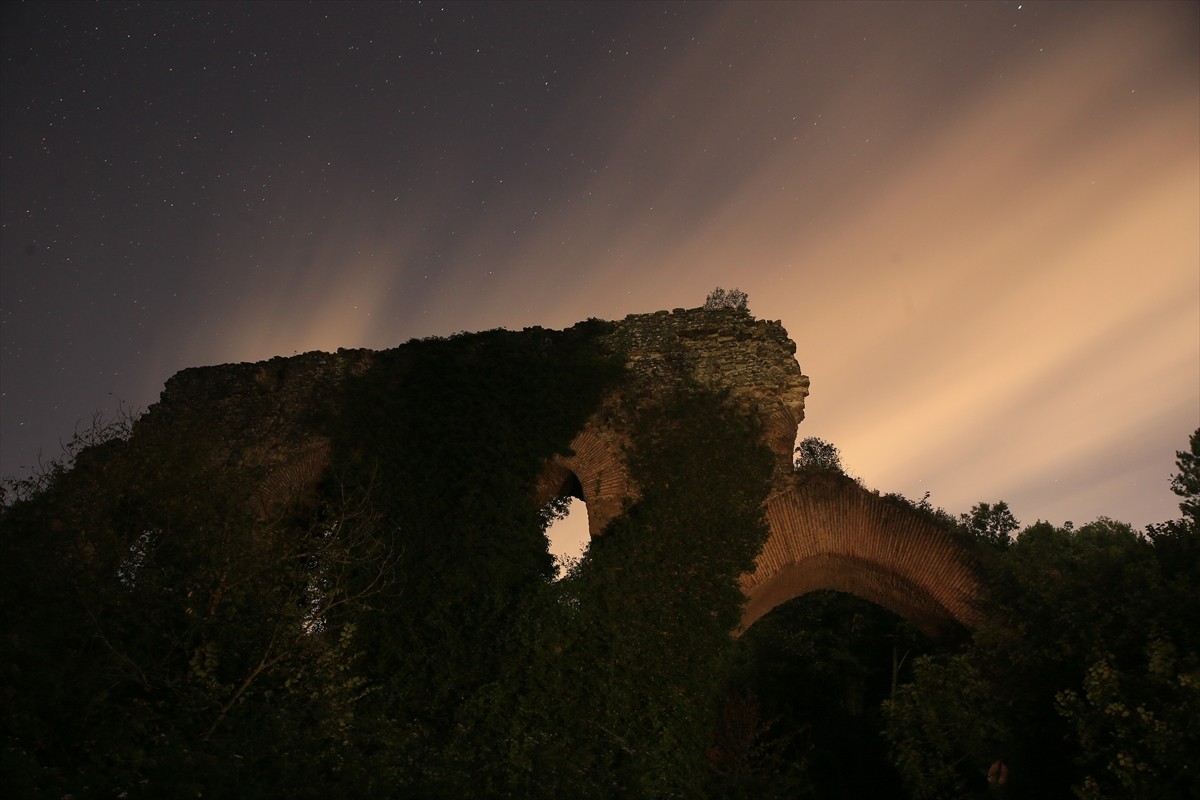 Kocaeli'nin İzmit ilçesindeki antik su kemerinde "Perseid meteor yağmuru" gözlemlendi. Milattan...