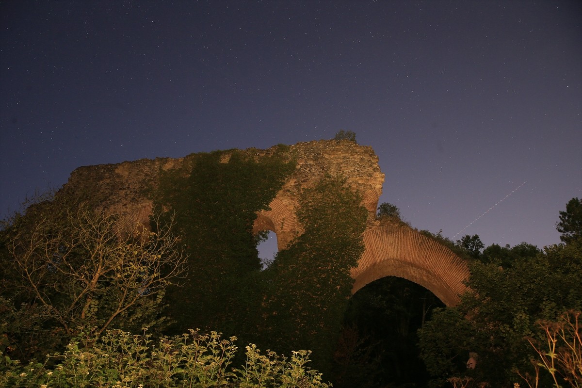 Kocaeli'nin İzmit ilçesindeki antik su kemerinde "Perseid meteor yağmuru" gözlemlendi. Milattan...