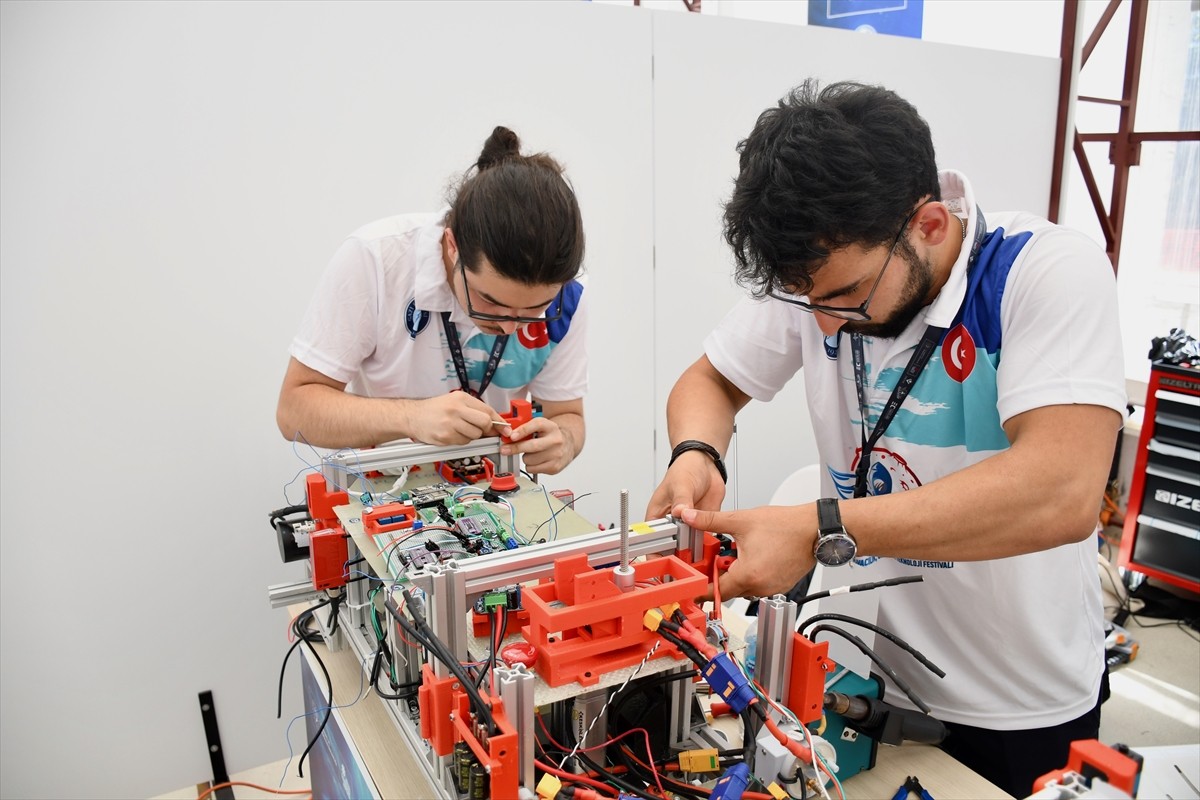 TEKNOFEST Havacılık, Uzay ve Teknoloji Festivali kapsamındaki Hyperloop Geliştirme Yarışması final...