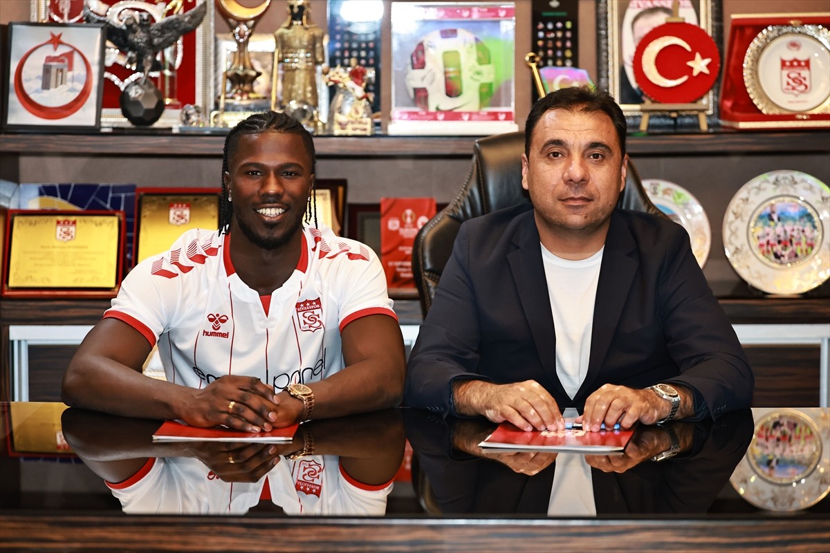 Trendyol Süper Lig ekiplerinden Net Global Sivasspor, Senegalli golcü oyuncu Keita Balde'yi...