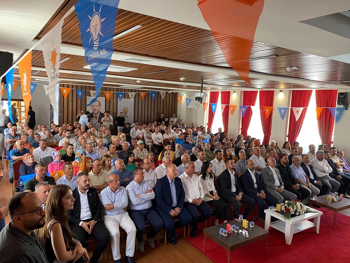 Burdur'da, AK Parti'nin 23'üncü kuruluş yıl dönümü dolayısıyla program düzenlendi. Burdur...