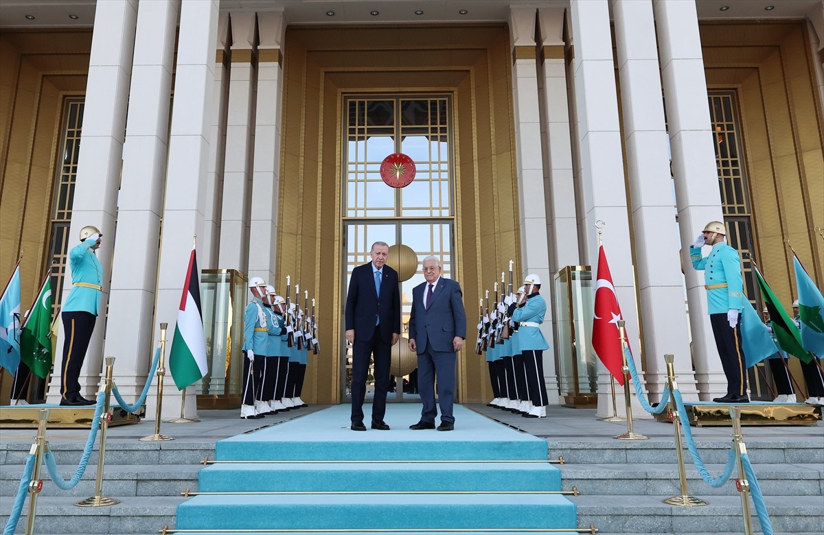 Cumhurbaşkanı Recep Tayyip Erdoğan, TBMM Genel Kurulu'na hitap etmek için Türkiye'ye gelen...