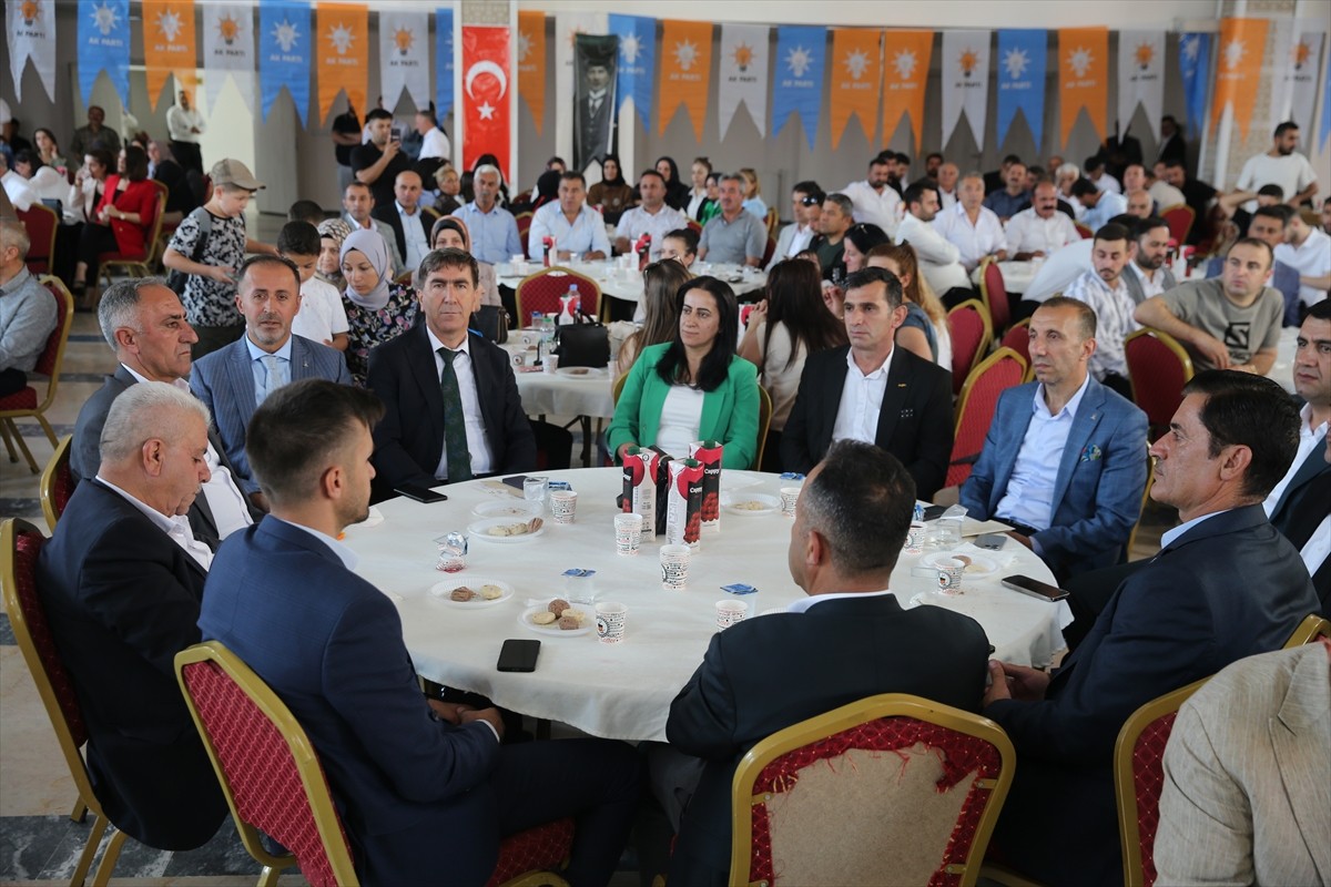 Hakkari'de AK Parti'nin 23. kuruluş yıl dönümünü dolayısıyla program düzenlendi. Hakkari...