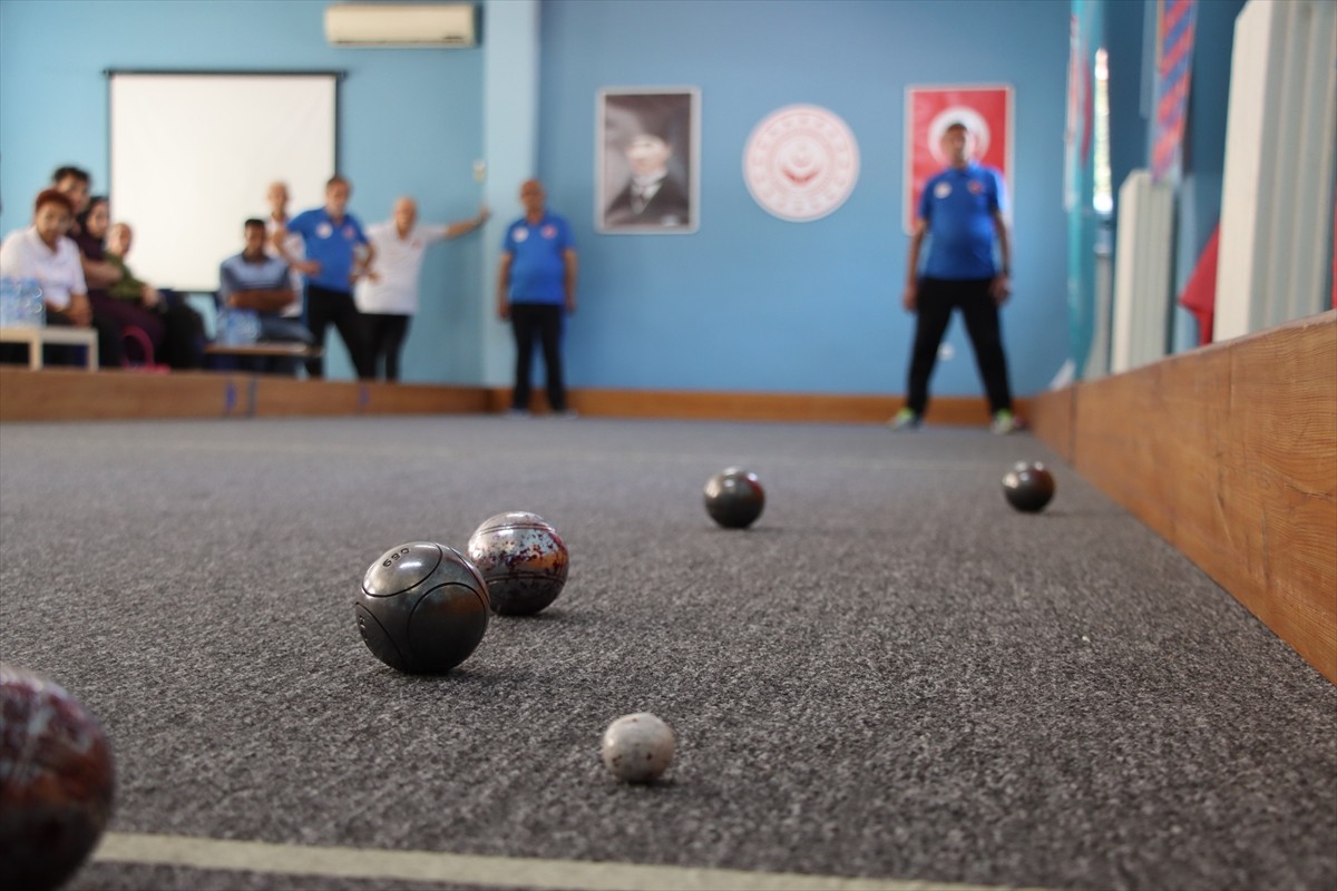 Kırklareli'de "Yetişkin Gençler Huzur Bocce Şampiyonası" düzenlendi. Kırklareli Huzurevi Yaşlı...