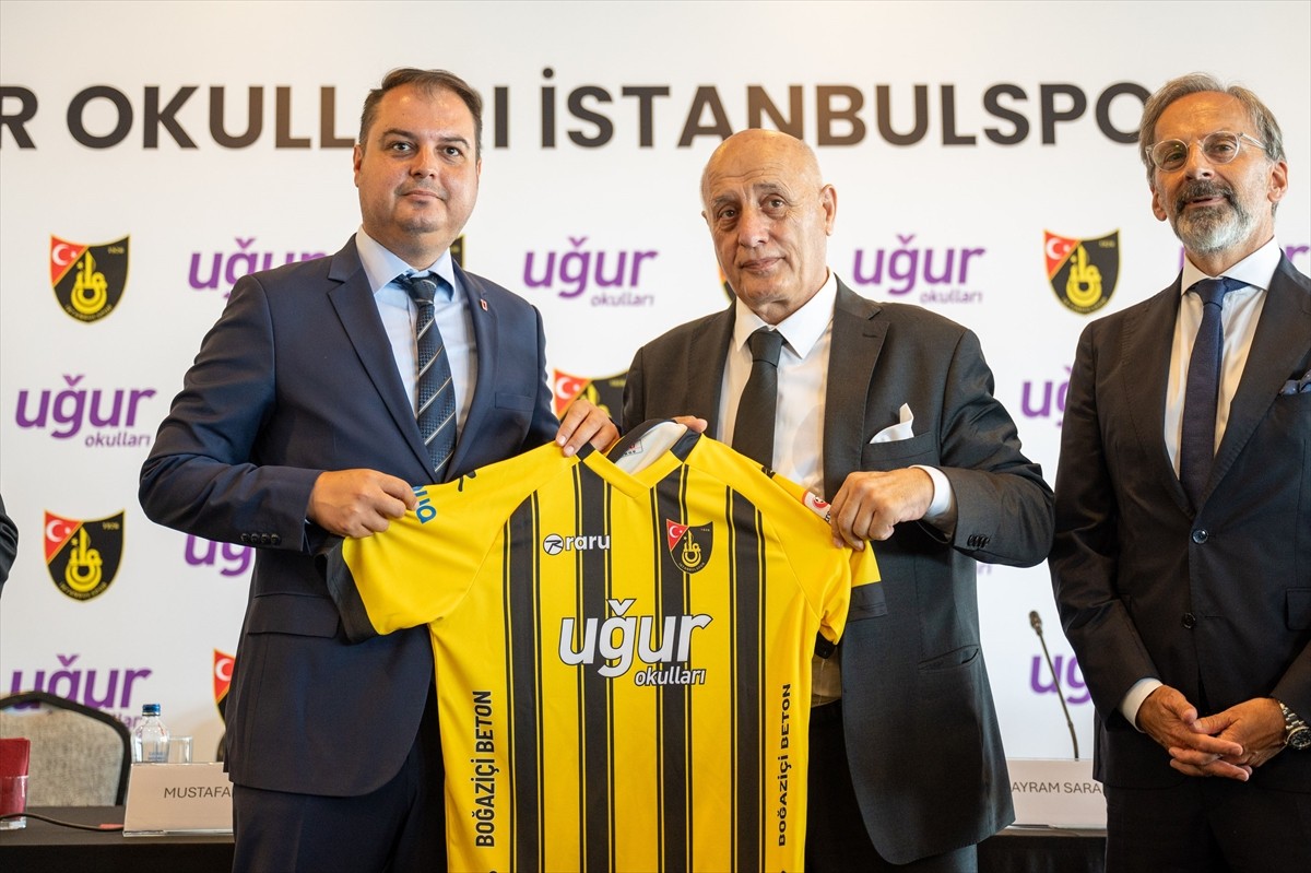 Trendyol 1. Lig ekiplerinden İstanbulspor, yeni sezon için Uğur Okulları'yla isim sponsorluğu...