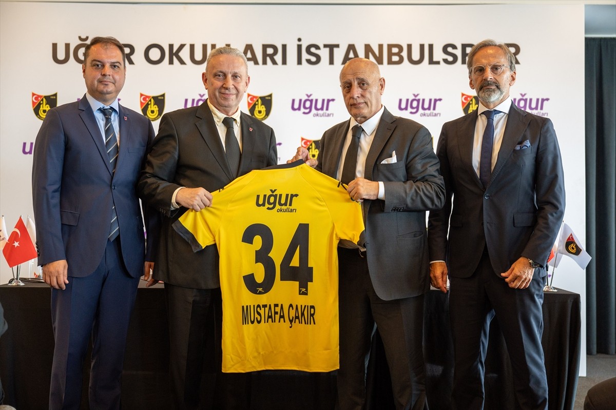 Trendyol 1. Lig ekiplerinden İstanbulspor, yeni sezon için Uğur Okulları'yla isim sponsorluğu...