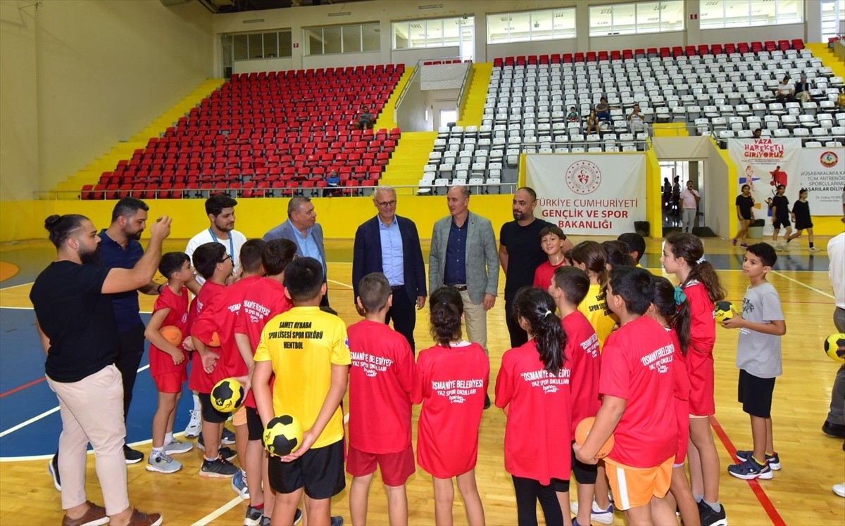 Türkiye Hentbol Federasyonu (THF) Başkanı Uğur Kılıç, hentbolun gelişimi adına Osmaniye, Gaziantep...