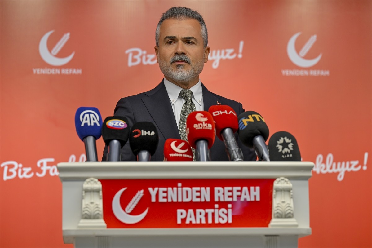 Yeniden Refah Partisi Genel Başkan Yardımcısı Suat Kılıç, parti genel merkezinde düzenlenen Merkez...