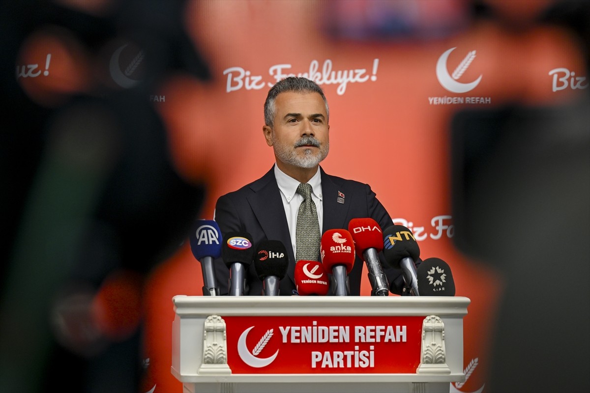 Yeniden Refah Partisi Genel Başkan Yardımcısı Suat Kılıç, parti genel merkezinde düzenlenen Merkez...