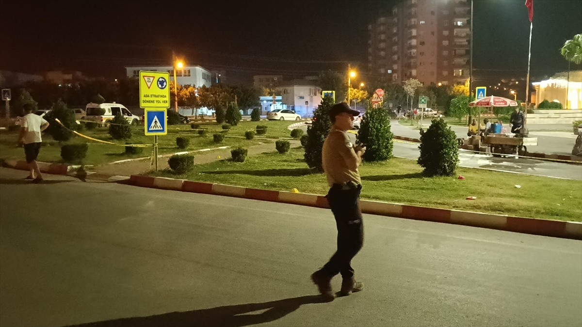 Adana'nın Kozan ilçesinde parkta çıkan bıçaklı kavgada 1 kişi yaralandı. İhbar üzerine bölgeye...