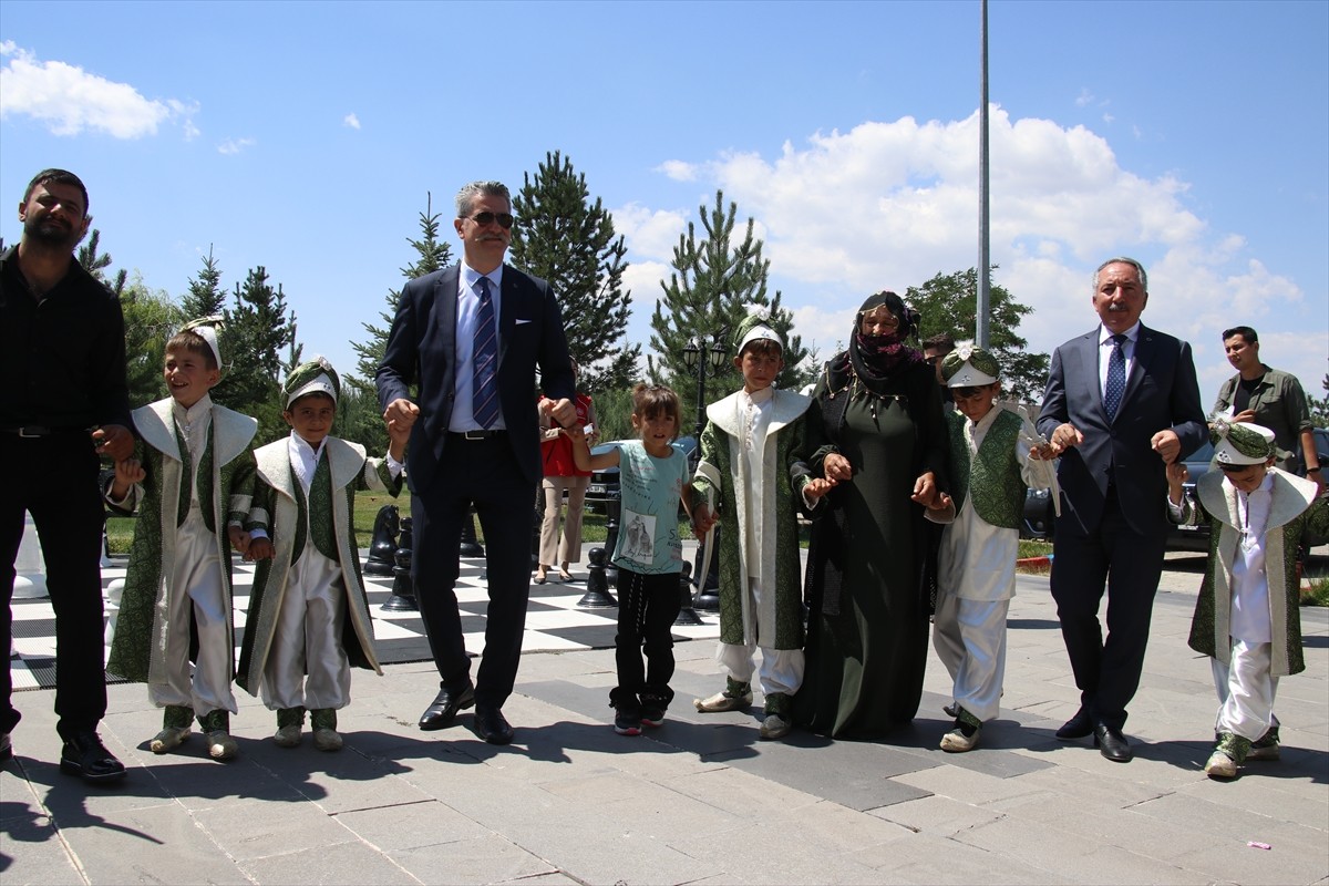  Ağrı Cumhuriyet Başsavcılığı koordinesinde bir süre önce sünnet ettirilen 14 hükümlü çocuğu...