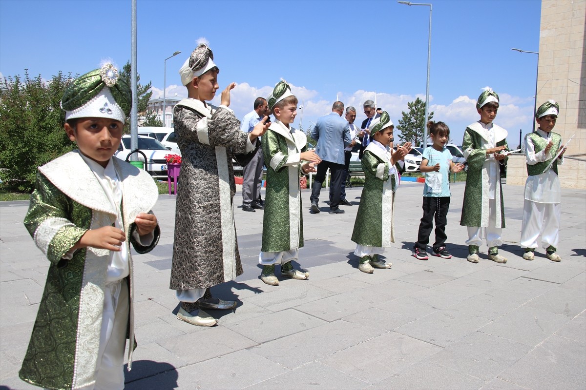  Ağrı Cumhuriyet Başsavcılığı koordinesinde bir süre önce sünnet ettirilen 14 hükümlü çocuğu...