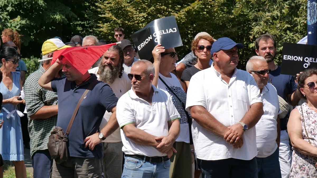 Arnavutluk'un başkenti Tiran'da Belediye Başkanı Erion Veliaj'a istifa çağrıları ve belediyedeki...