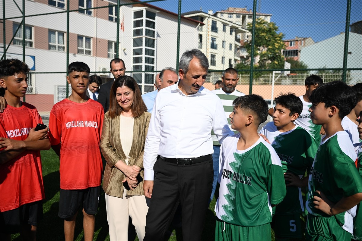 Edirne'de öğrenciler "Yaz Mahalle Ligi" ile tatilde de spor yapma imkanı buluyor. "Mahalle Ligi"...