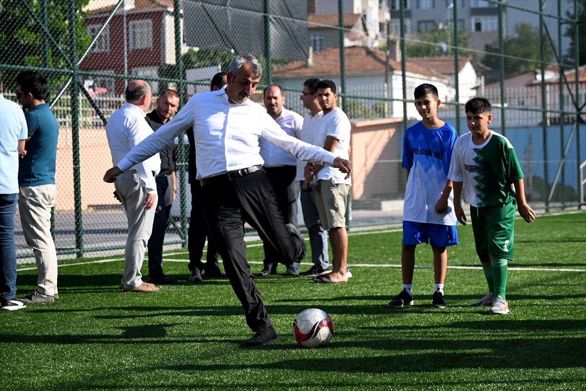 Edirne'de öğrenciler "Yaz Mahalle Ligi" ile tatilde de spor yapma imkanı buluyor. "Mahalle Ligi"...