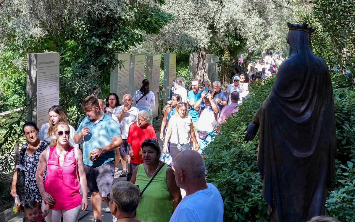 İzmir'in Selçuk ilçesinde bulunan, Hazreti İsa'nın annesi Meryem Ana'nın son yerleşim yeri olarak...