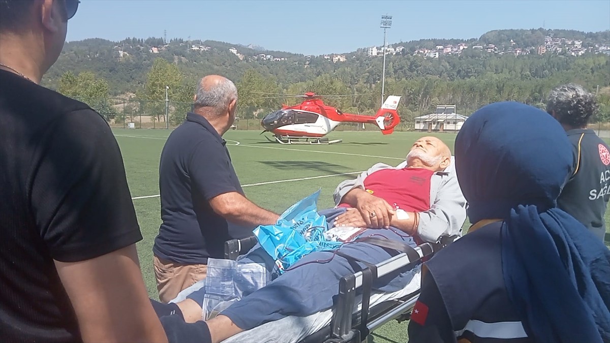 Kahramanmaraş'ın Andırın ilçesinde mide kanaması geçiren 80 yaşındaki hasta, ambulans helikopterle...