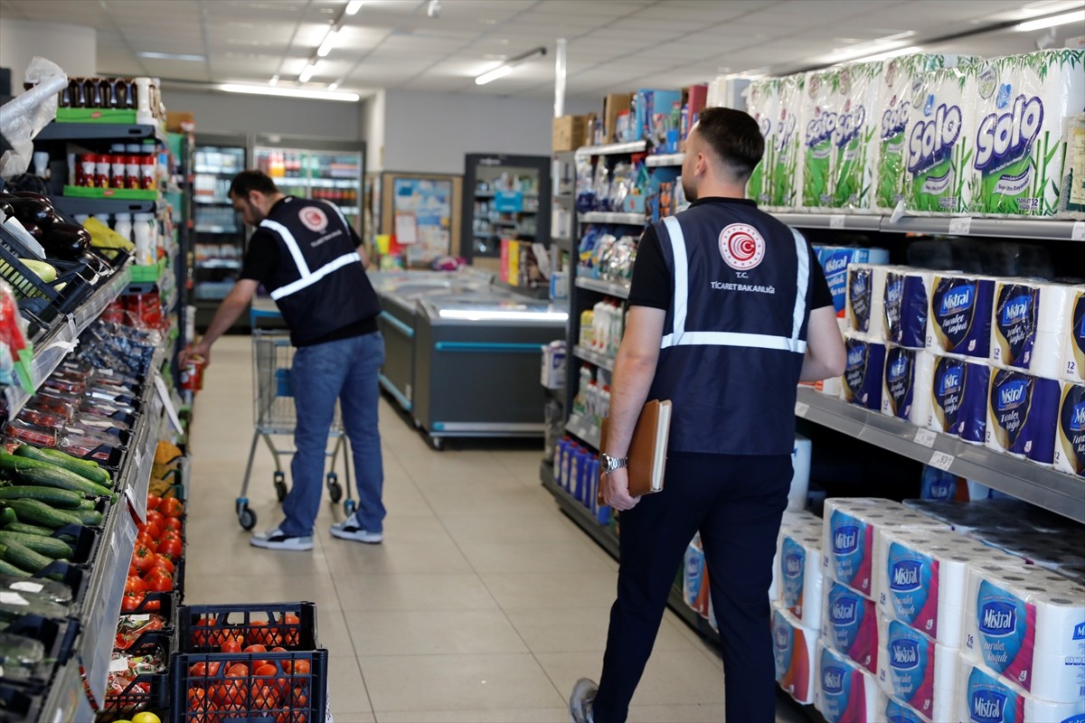 Samsun'da, İl Ticaret Müdürlüğü ekiplerince yeni eğitim ve öğretim yılı öncesinde kırtasiye ve...