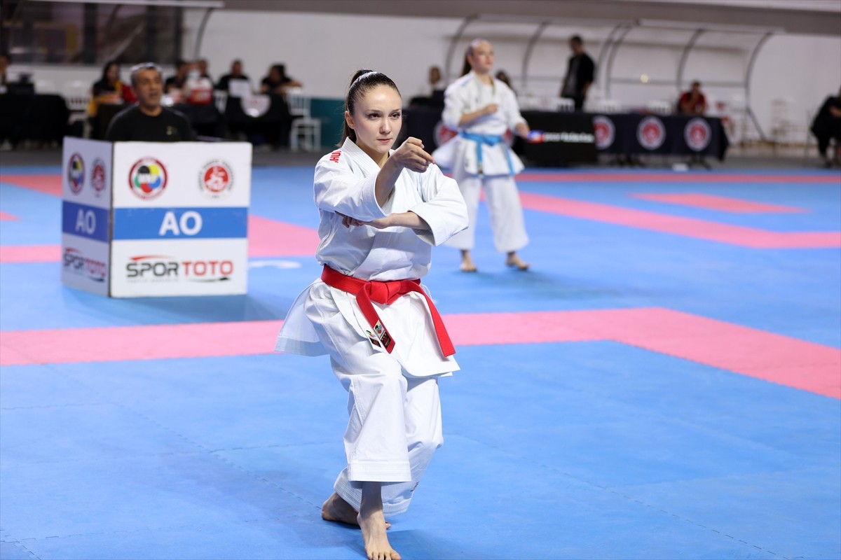 Türkiye Ümit, Genç, 21 Yaş Altı Karate Şampiyonası ve milli takım seçmeleri Sivas'ta başladı....