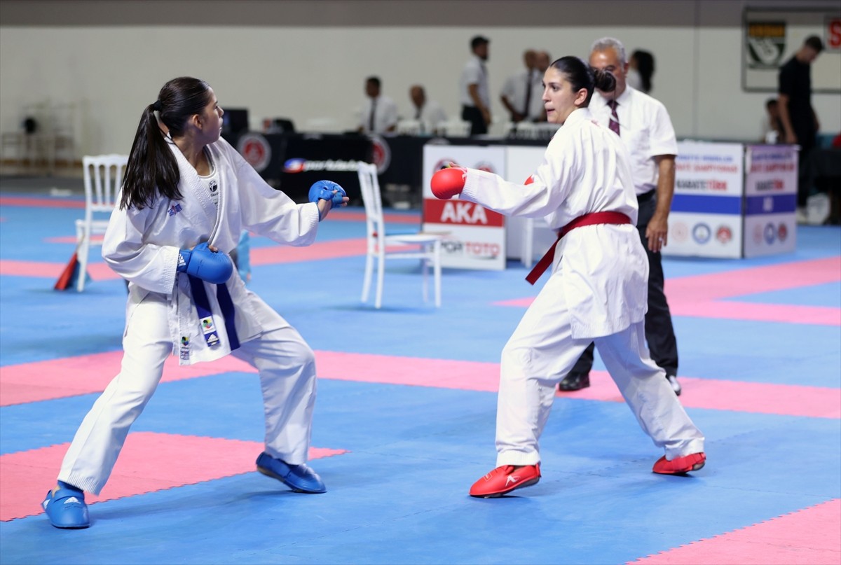 Türkiye Ümit, Genç, 21 Yaş Altı Karate Şampiyonası ve milli takım seçmeleri Sivas'ta başladı....