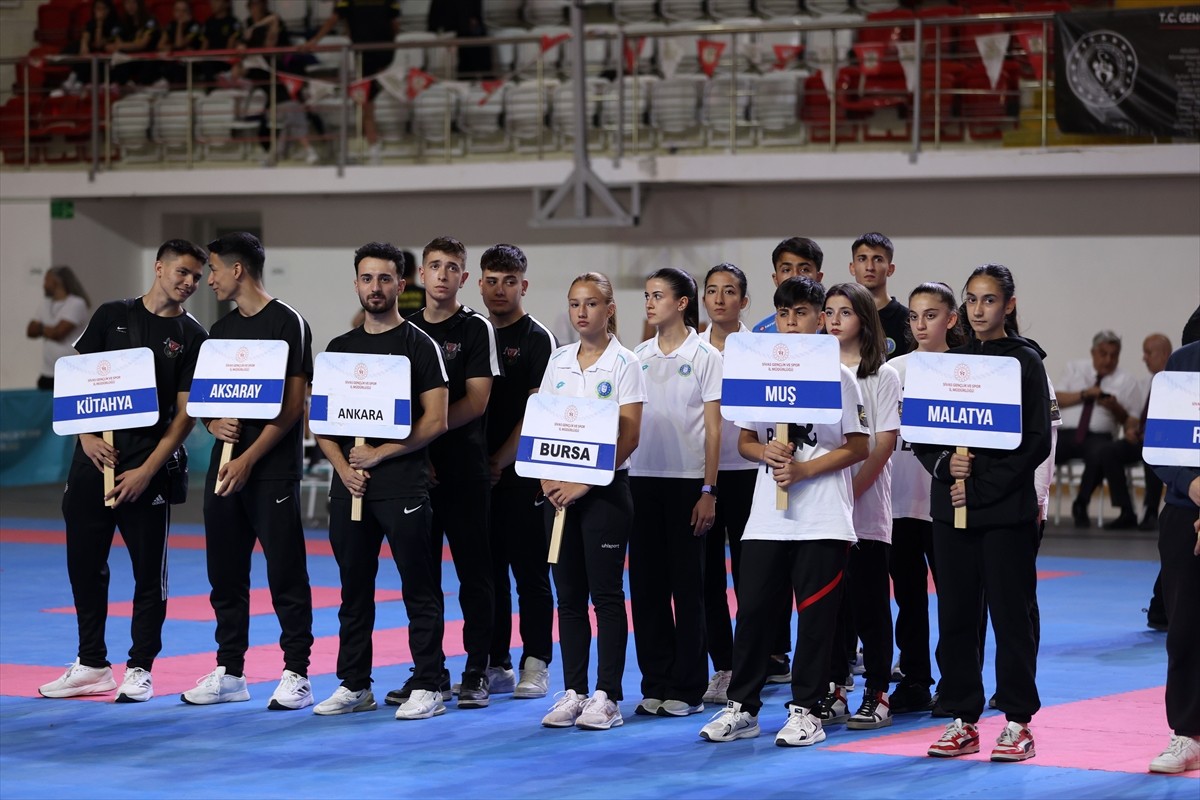 Türkiye Ümit, Genç, 21 Yaş Altı Karate Şampiyonası ve milli takım seçmeleri Sivas'ta başladı....