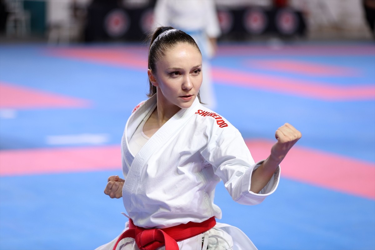 Türkiye Ümit, Genç, 21 Yaş Altı Karate Şampiyonası ve milli takım seçmeleri Sivas'ta başladı....