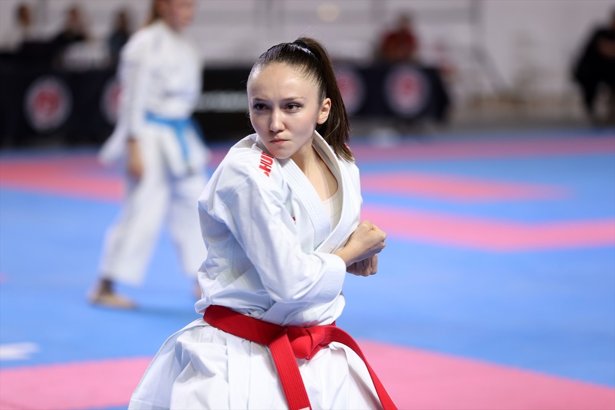 Türkiye Ümit, Genç, 21 Yaş Altı Karate Şampiyonası ve milli takım seçmeleri Sivas'ta başladı....