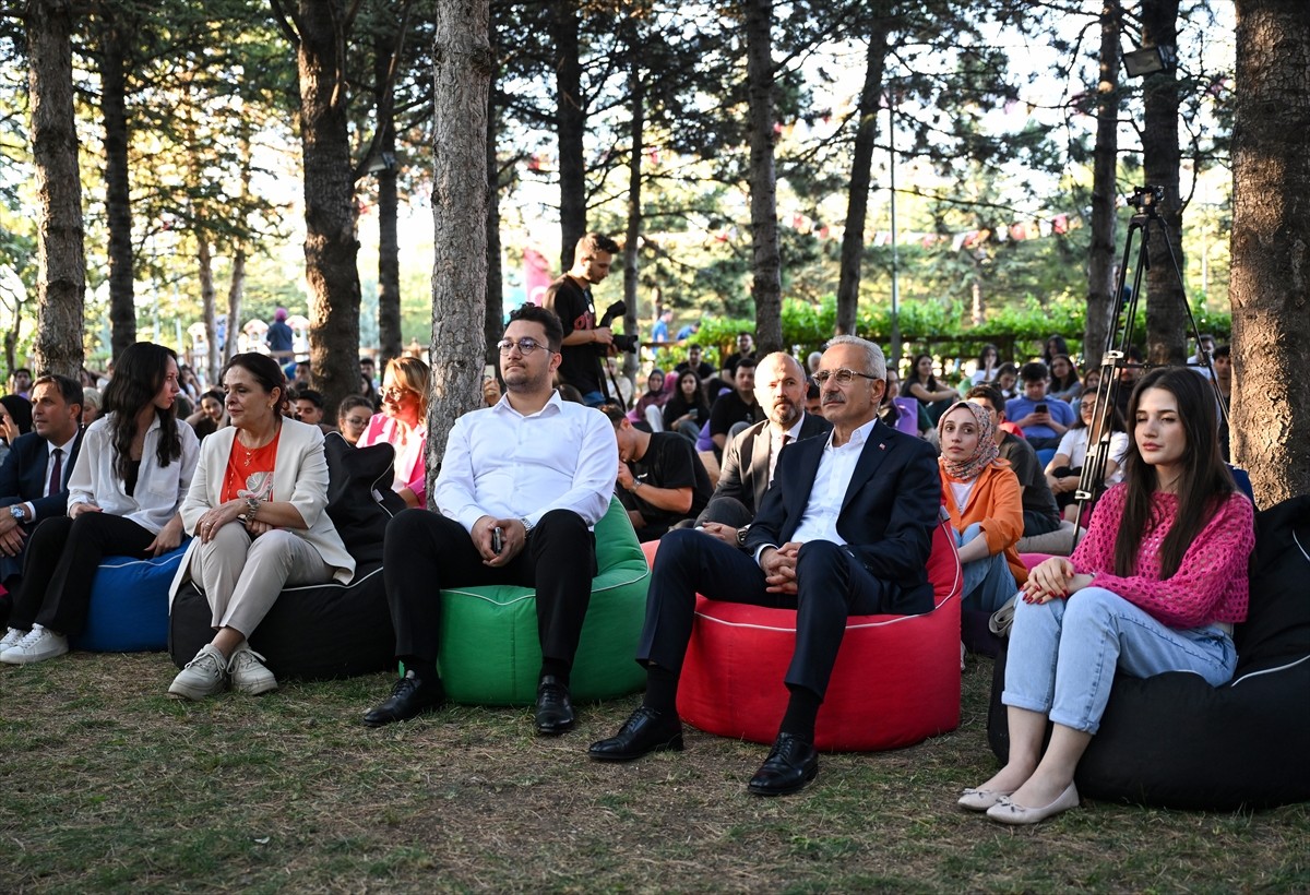 Ulaştırma ve Altyapı Bakanı Abdulkadir Uraloğlu, PTT Ahlatlıbel Tesisleri'nde düzenlenen "Ulusal...