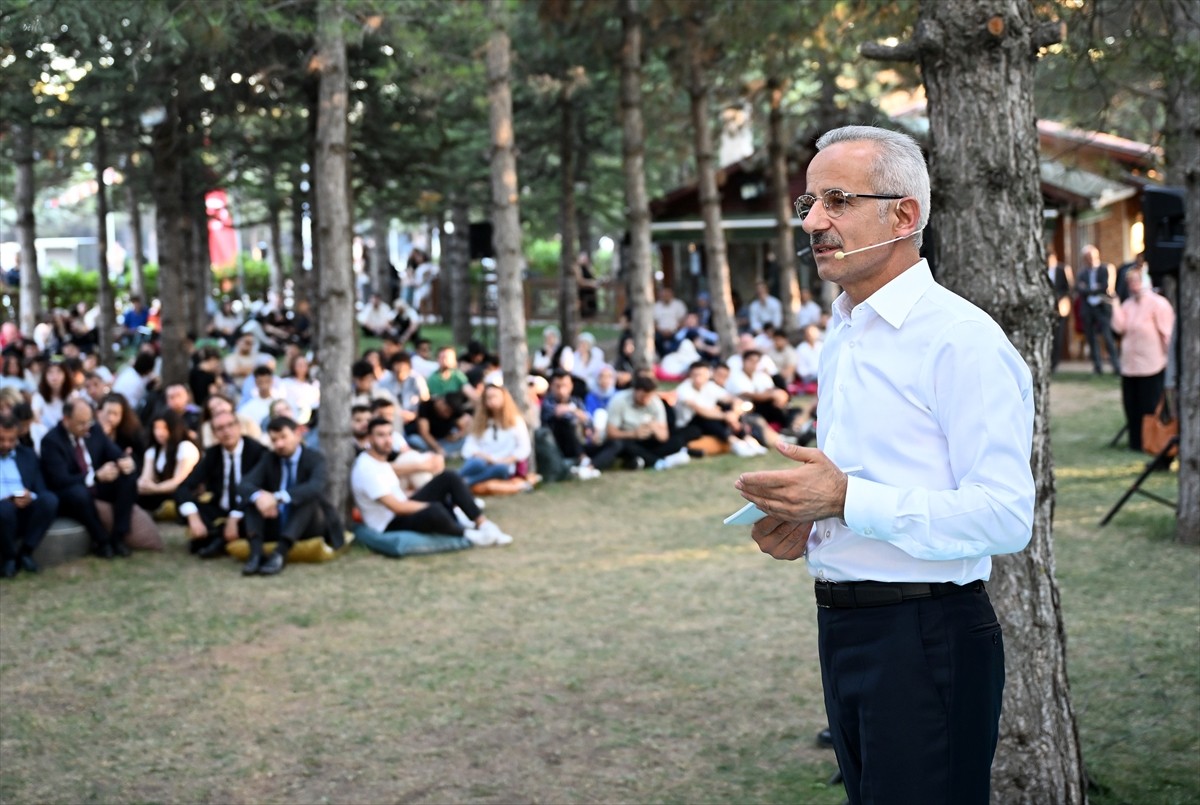 Ulaştırma ve Altyapı Bakanı Abdulkadir Uraloğlu, PTT Ahlatlıbel Tesisleri'nde düzenlenen "Ulusal...