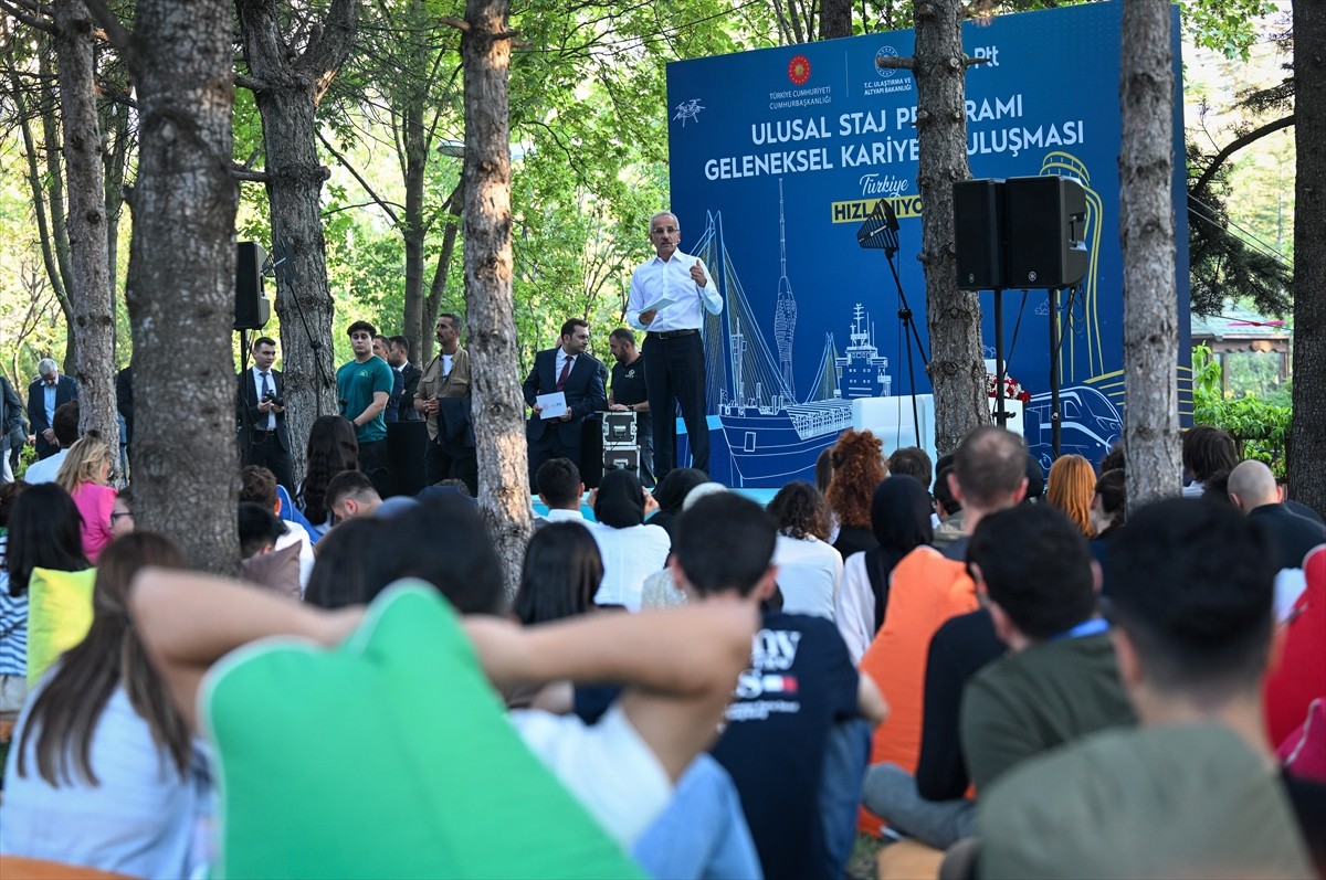 Ulaştırma ve Altyapı Bakanı Abdulkadir Uraloğlu, PTT Ahlatlıbel Tesisleri'nde düzenlenen "Ulusal...